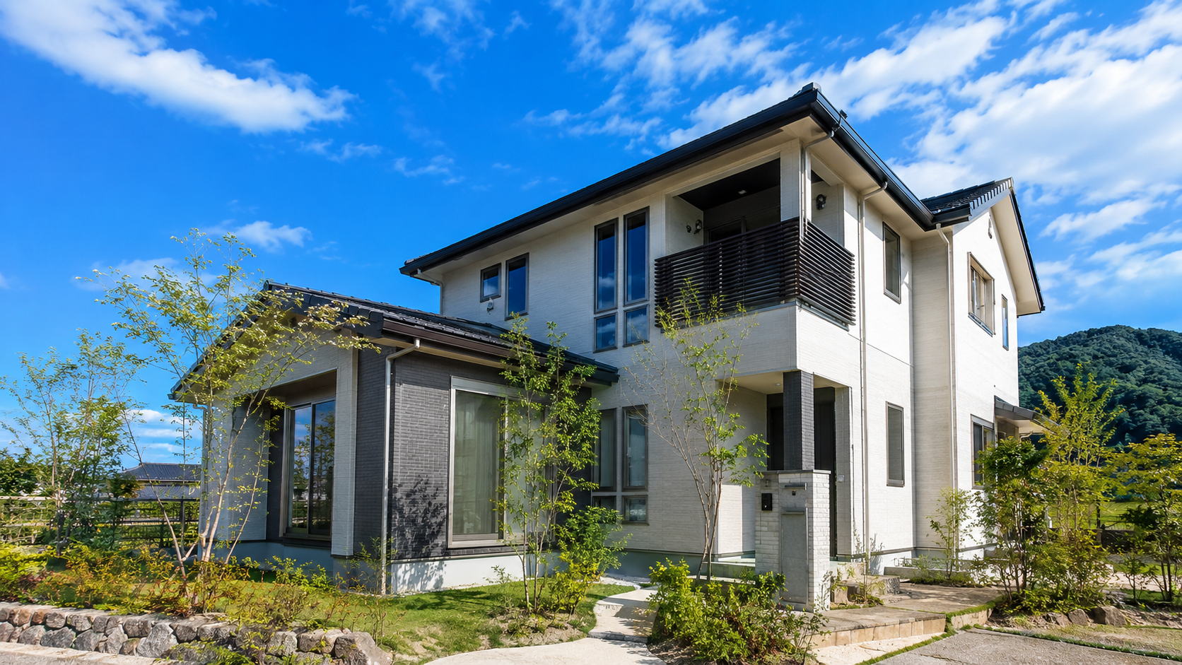 自然と調和する現代的な住宅